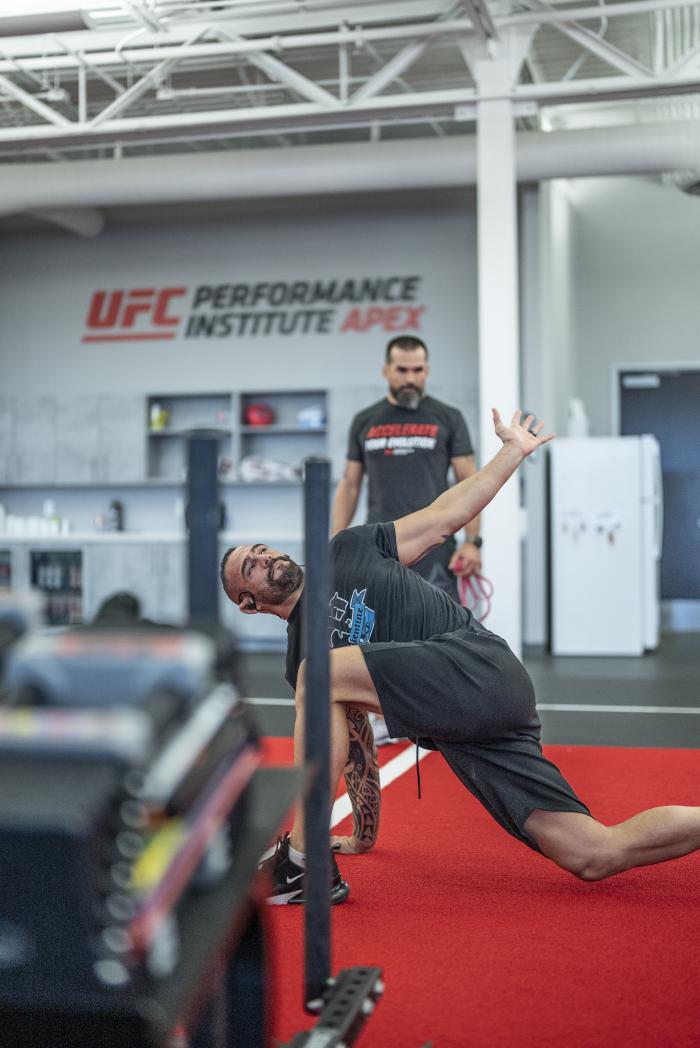 Santiago Ponzinibbio training for UFC 269