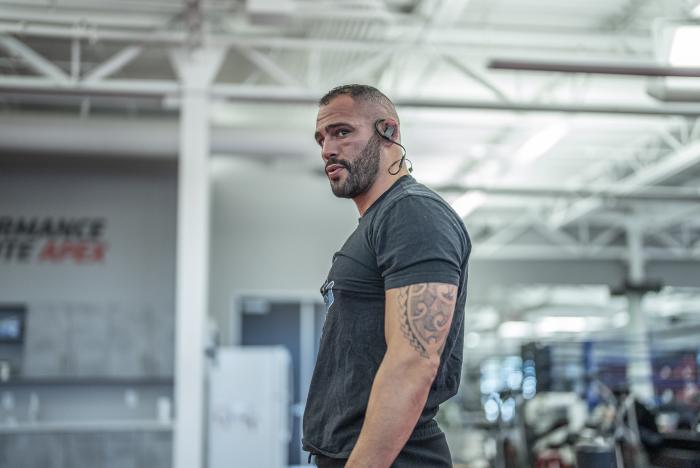 Santiago Ponzinibbio training for UFC 269