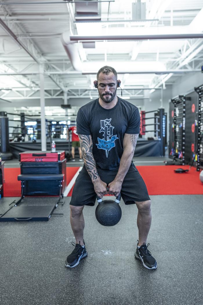 Santiago Ponzinibbio training for UFC 269