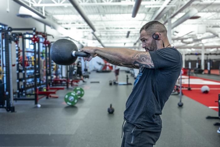 Santiago Ponzinibbio training for UFC 269
