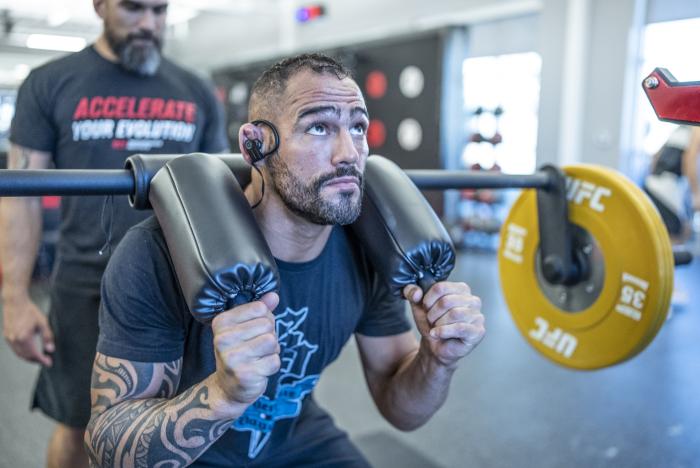 Santiago Ponzinibbio training for UFC 269