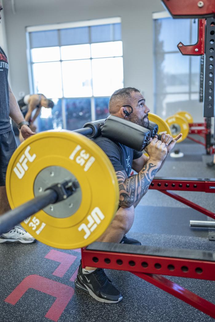 Santiago Ponzinibbio training for UFC 269