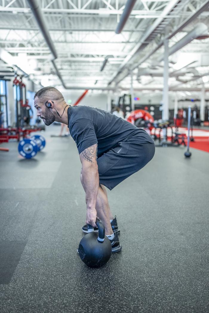 Santiago Ponzinibbio training for UFC 269