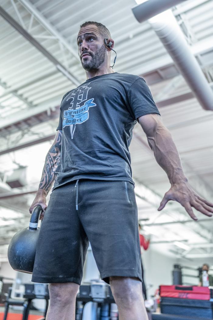 Santiago Ponzinibbio training for UFC 269