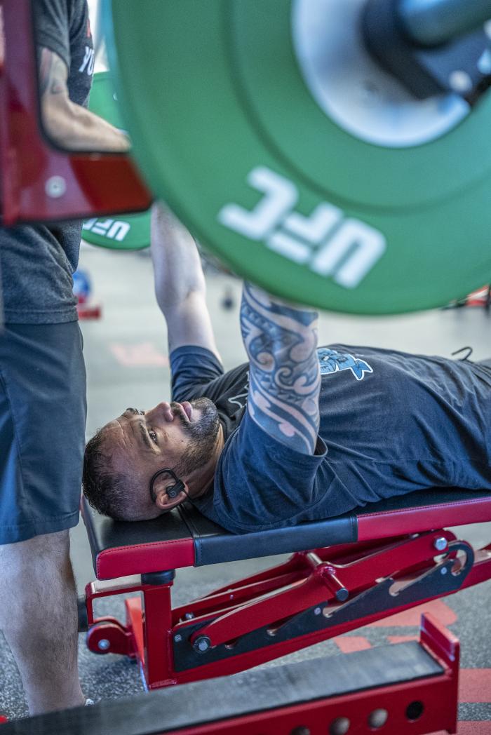 Santiago Ponzinibbio training for UFC 269
