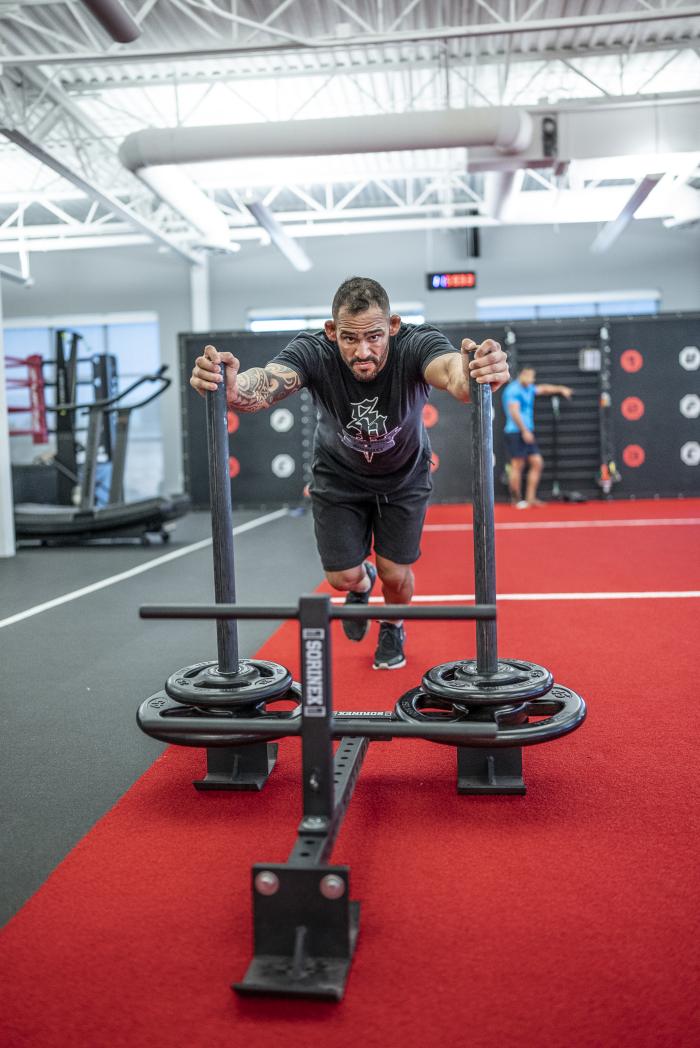 Santiago Ponzinibbio training for UFC 269