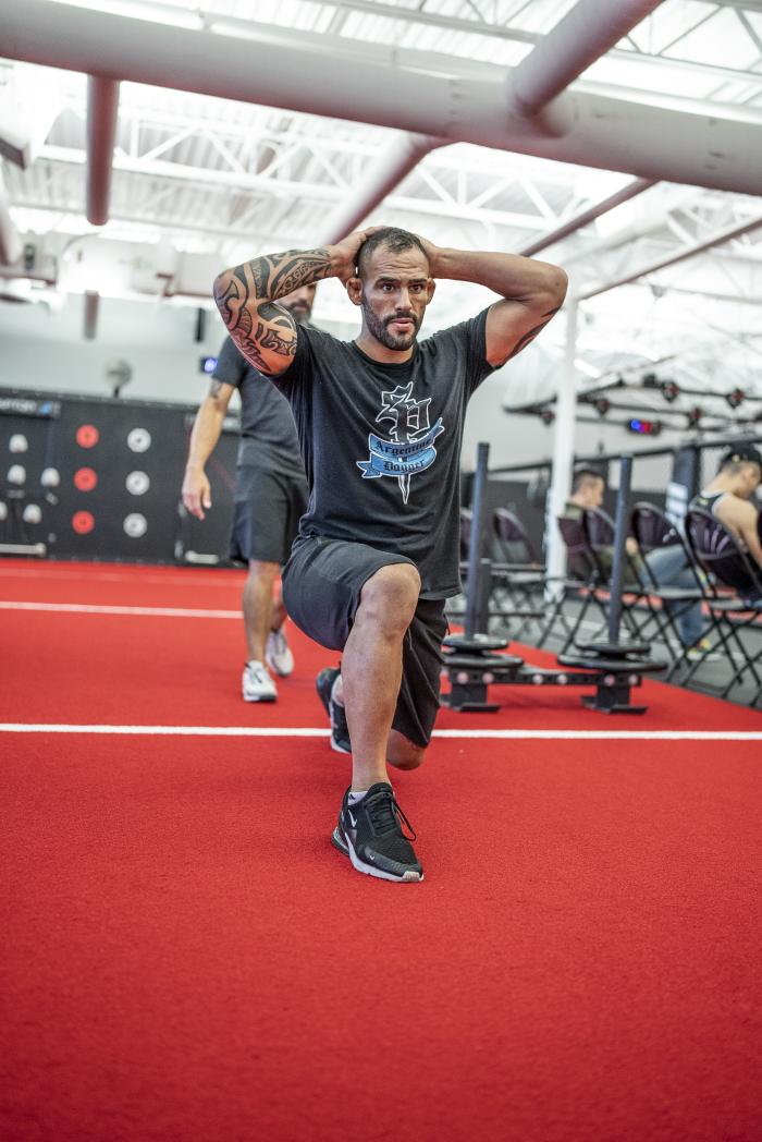 Santiago Ponzinibbio training for UFC 269
