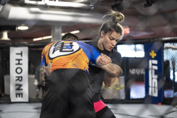 Luana Pinheiro training for UFC Vegas 43