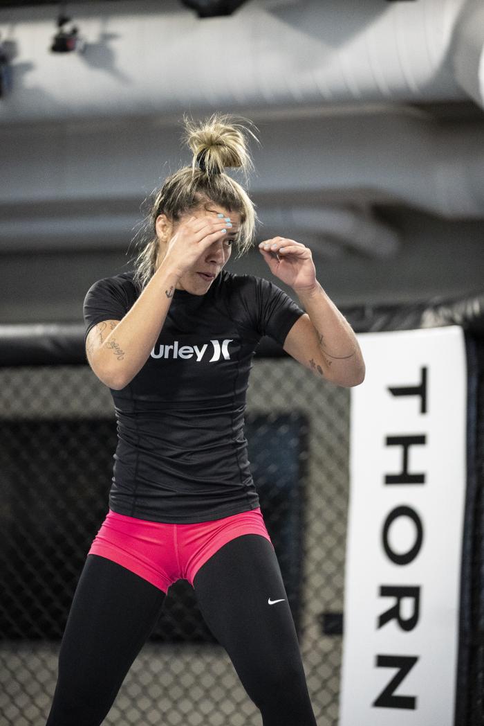 Luana Pinheiro training for UFC Vegas 43