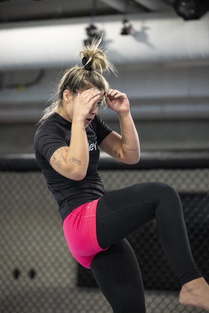 Luana Pinheiro training for UFC Vegas 43