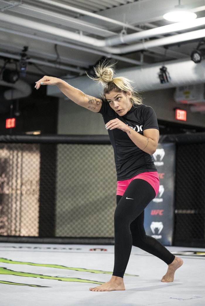 Luana Pinheiro training for UFC Vegas 43