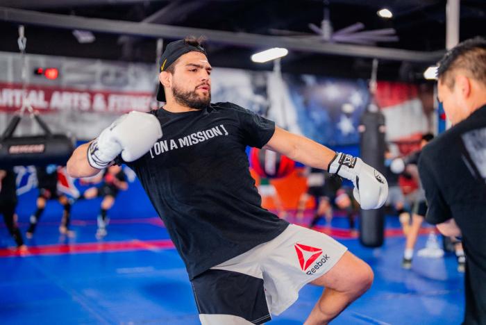 Kelvin Gastelum training for UFC 273