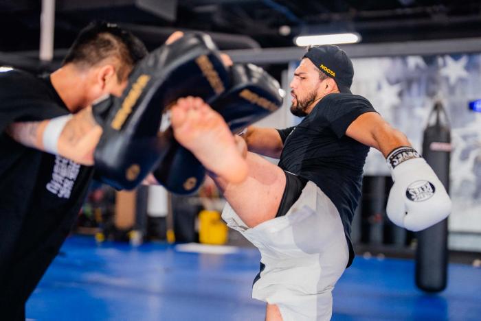 Kelvin Gastelum training for UFC 273