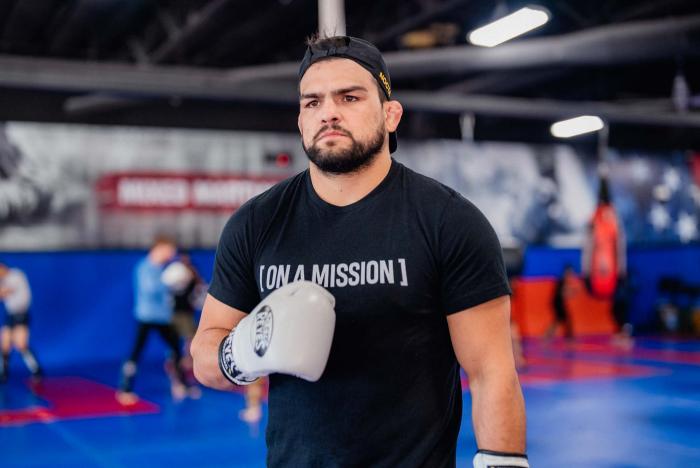 Kelvin Gastelum training for UFC 273