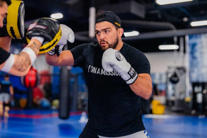 Kelvin Gastelum training for UFC 273