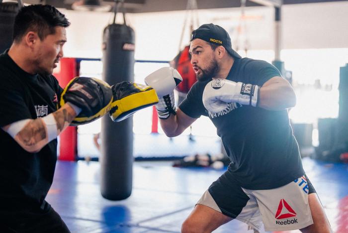 Kelvin Gastelum training for UFC 273