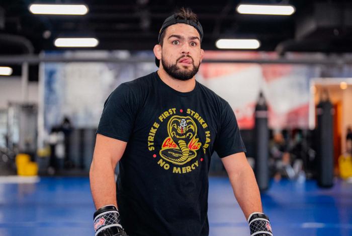 Kelvin Gastelum training for UFC 273