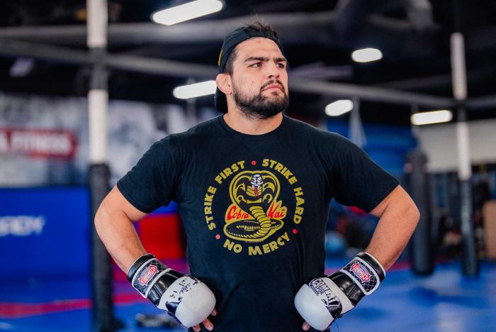 Kelvin Gastelum training for UFC 273