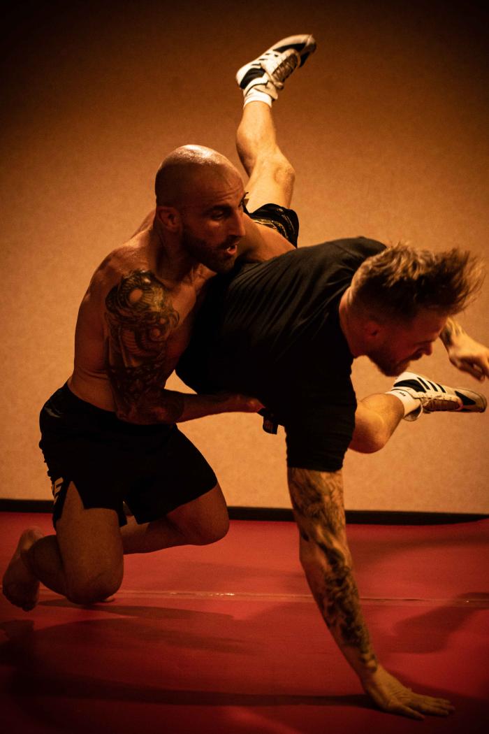 Alexander Volkanovski training at the athlete hotel for UFC 273