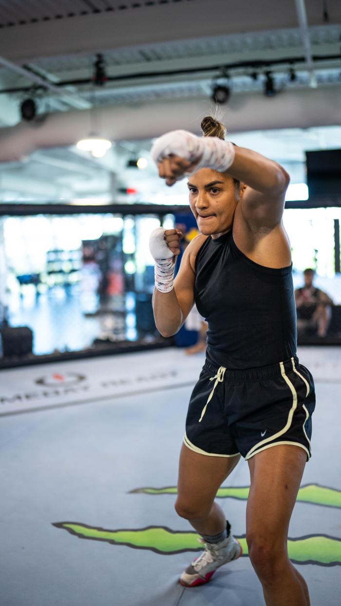 070722-ufcvegas58-calvillopics-gallery