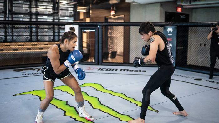 070722-ufcvegas58-calvillopics-gallery