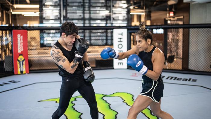 070722-ufcvegas58-calvillopics-gallery