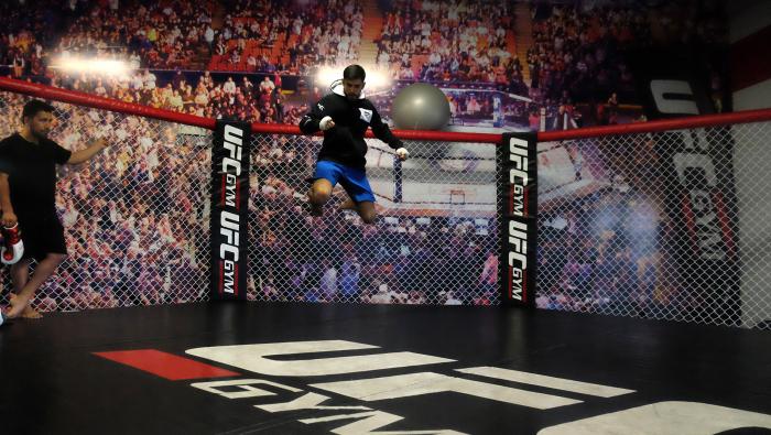 LAS VEGAS.- 5/7/2017 FUFC Feather weight Yair Rodriguez training at the Green Valley UFC Gym in Las Vegas for his fight at UFC 211. (Photo credit: Juan Cardenas)