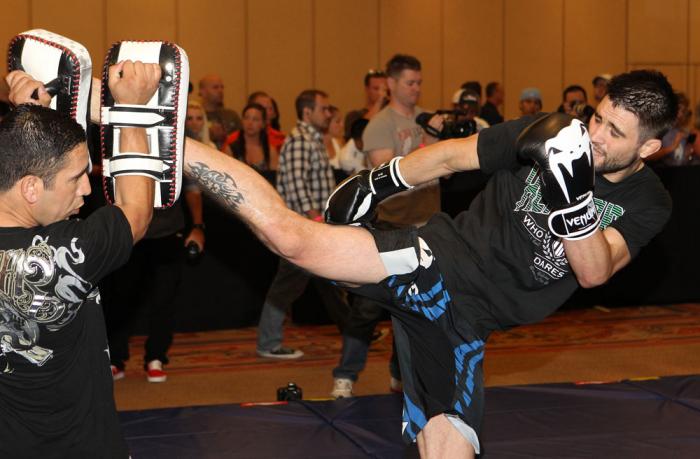 Carlos Condit – O Natural Born Killer (ou Assassino por Natureza) veio do estilo aguerrido e a intenção de sempre terminar as lutas por nocaute.