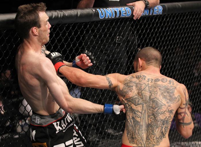 Como diria um veterano comentarista de MMA (Paulo Borracha): 'Cub Swanson parece um caderno de criança, todo rbiscado.'