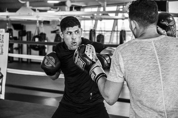 Las Vegas 5/1/18 - El peleador mexicano de UFC Hector Aldana se prepara con Martin Bravo en el UFC Performance Institute en las Vegas para su debut en UFC Singapore el 23 de Junio. (Credito: Juan Cardenas)