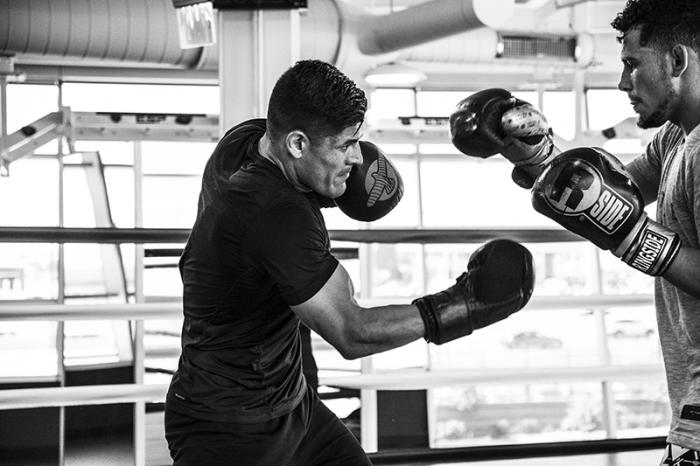Las Vegas 5/1/18 - El peleador mexicano de UFC Hector Aldana se prepara con Martin Bravo en el UFC Performance Institute en las Vegas para su debut en UFC Singapore el 23 de Junio. (Credito: Juan Cardenas)