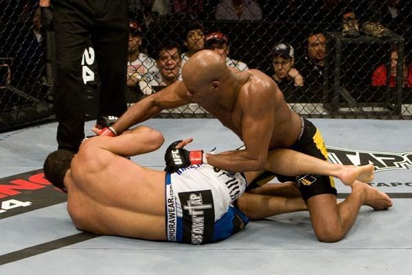 UFC 97 Anderson Silva vs Thales Leites