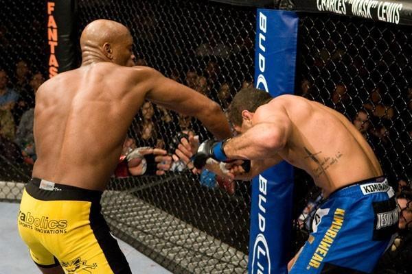 UFC 97 Anderson Silva vs Thales Leites