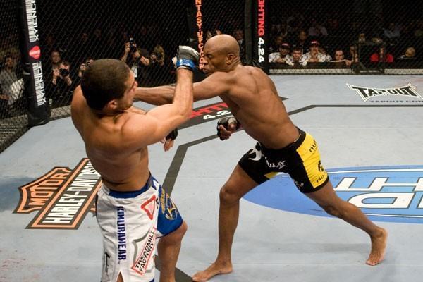 UFC 97 Anderson Silva vs Thales Leites