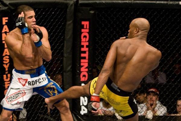 UFC 97 Anderson Silva vs Thales Leites