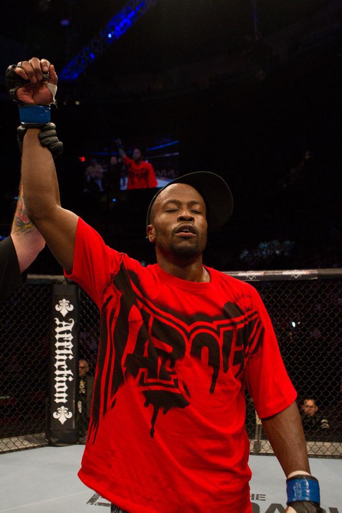 ufc115_02_patrick_vs_funch_004