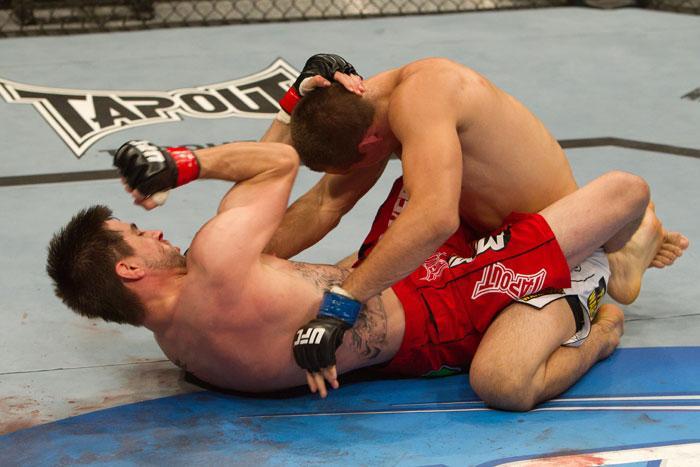 ufc115_07_condit_vs_macdonald_002