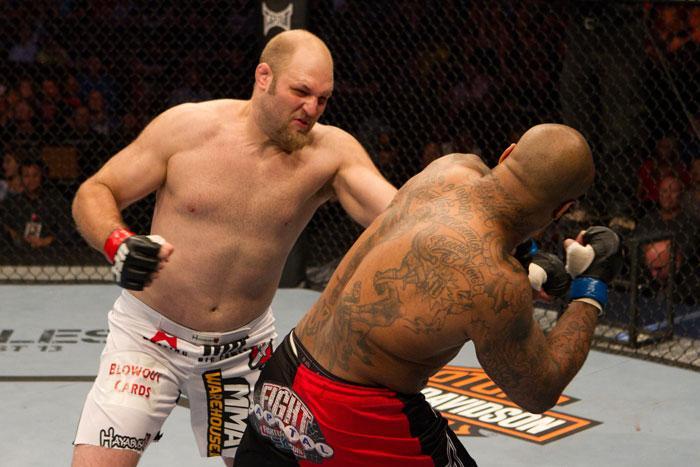 ufc115_08_rothwell_vs_yvel_001