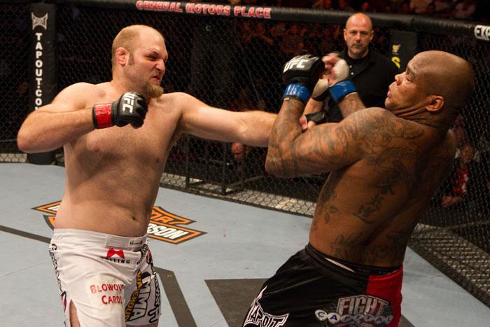 ufc115_08_rothwell_vs_yvel_002