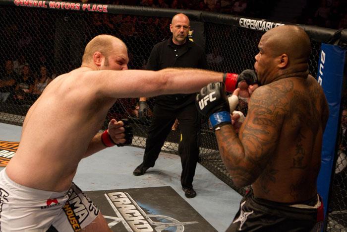 ufc115_08_rothwell_vs_yvel_003