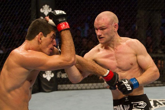 ufc115_09_kampmann_vs_thiago_006