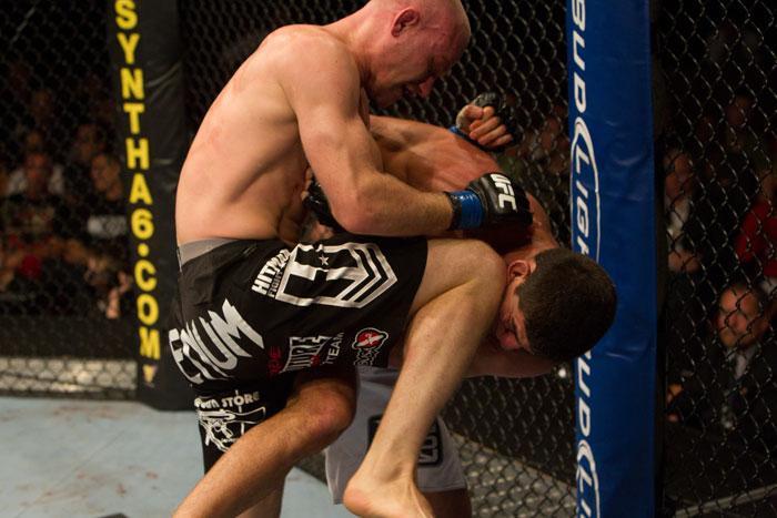 ufc115_09_kampmann_vs_thiago_007