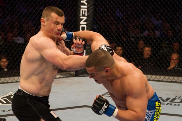 ufc115_10_crocop_vs_barry_002