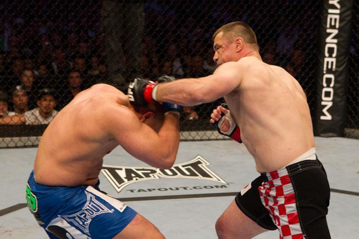 ufc115_10_crocop_vs_barry_007