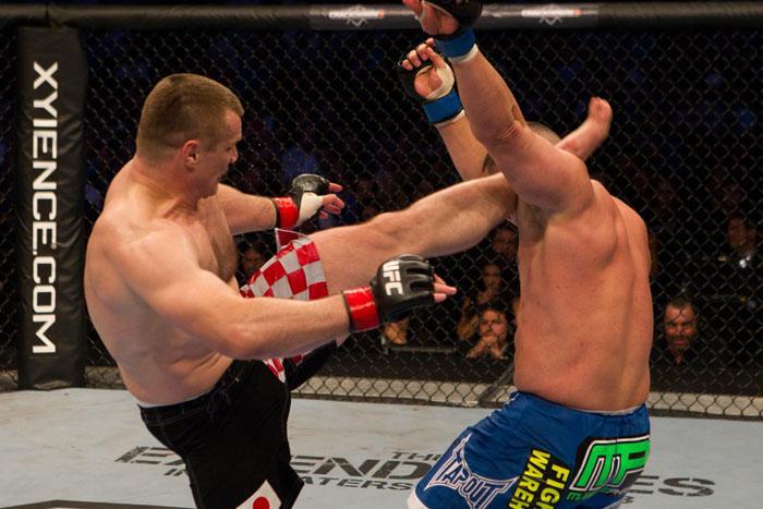 ufc115_10_crocop_vs_barry_018