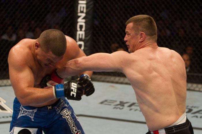 ufc115_10_crocop_vs_barry_020