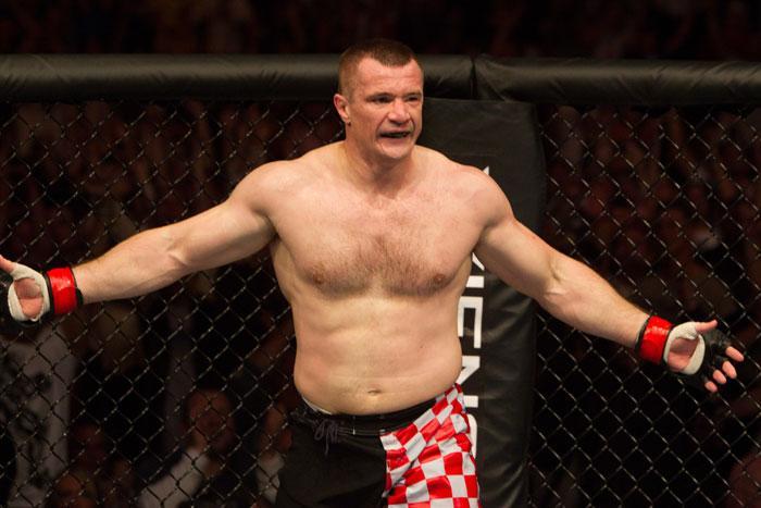 ufc115_10_crocop_vs_barry_025