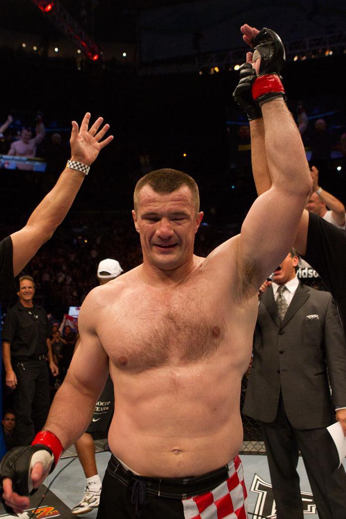 ufc115_10_crocop_vs_barry_027