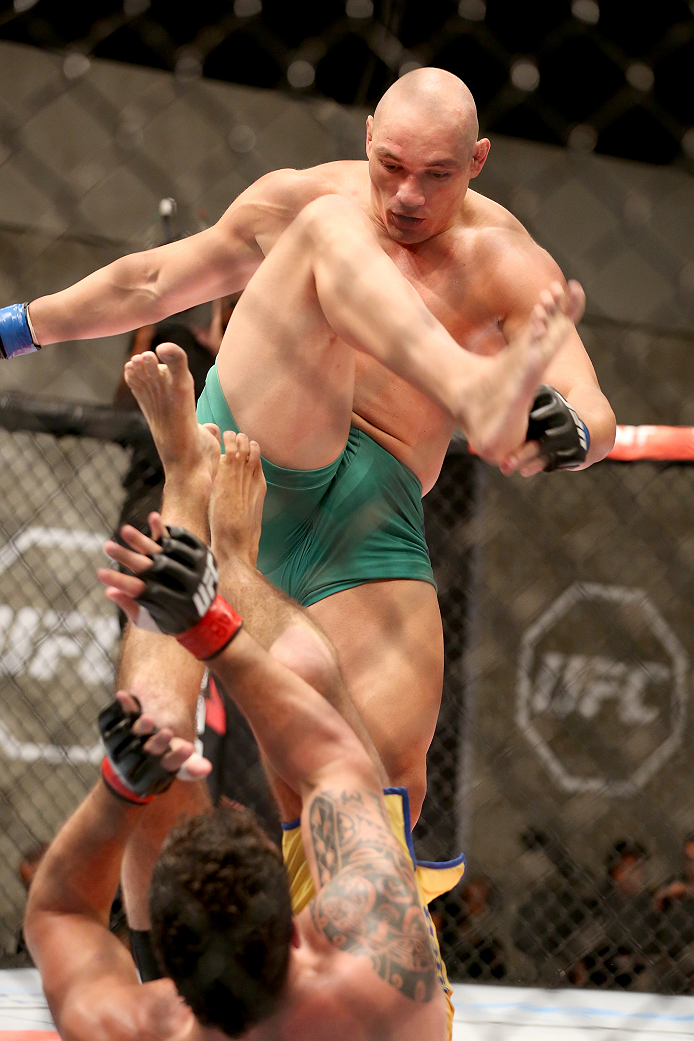 SAO PAULO, BRAZIL - FEBRUARY 4:  Team Sonnen fighter Vitor Mirande kicks Team Wanderlei fighter Antonio Branjao in their heavyweight fight during season three of The Ultimate Fighter Brazil on February 4, 2014 in Sao Paulo, Brazil. (Photo by Luiz Pires Di