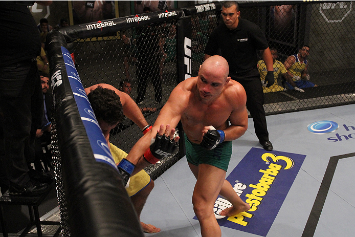 SAO PAULO, BRAZIL - FEBRUARY 4:  (R-L) Team Sonnen fighter Vitor Mirande punches Team Wanderlei fighter Antonio Branjao in their heavyweight fight during season three of The Ultimate Fighter Brazil on February 4, 2014 in Sao Paulo, Brazil. (Photo by Luiz 